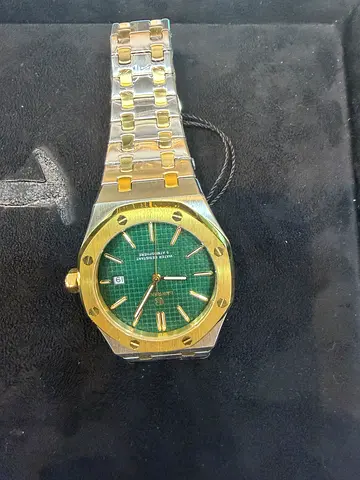 Elegant Green and Gold Wristwatch