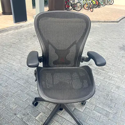 Herman miller Aeron size B fully loaded