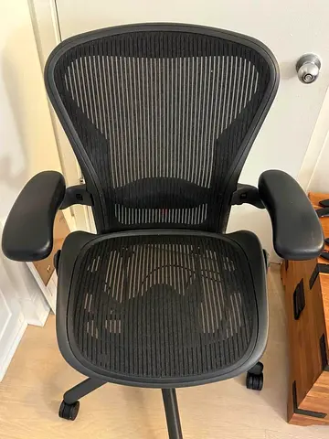 Herman miller Aeron size B fully loaded