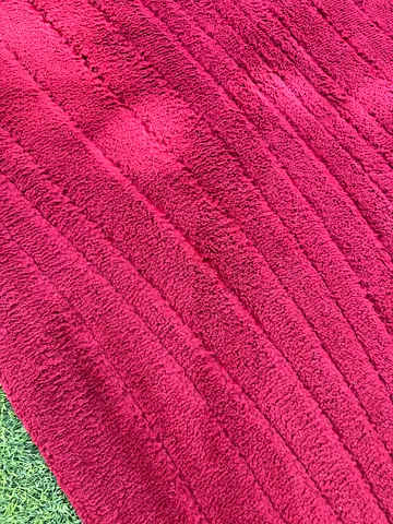 سجاده حمراء ساده