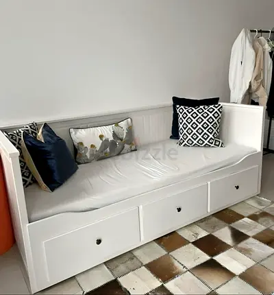 Stylish White Daybed with Storage