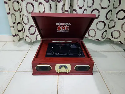 Studebaker American Brand SB6051 3 Speed Full Size Wooden Turntable with Tape Deck  AM/FM Radio