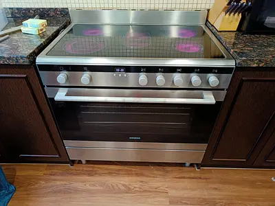 SIEMENS Brand Latest Model Electric Ceramic 5 Hobs Cooker Range Size 90 X 60 cm