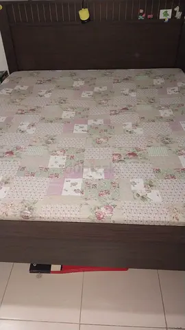 Queen Bed for a Cozy Bedroom