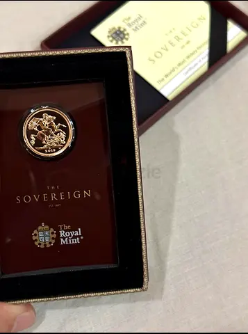 2019 GB - PAMP - India-Struck Gold Sovereign Deluxe Package