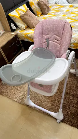 كرسي مرتفع للأطفال