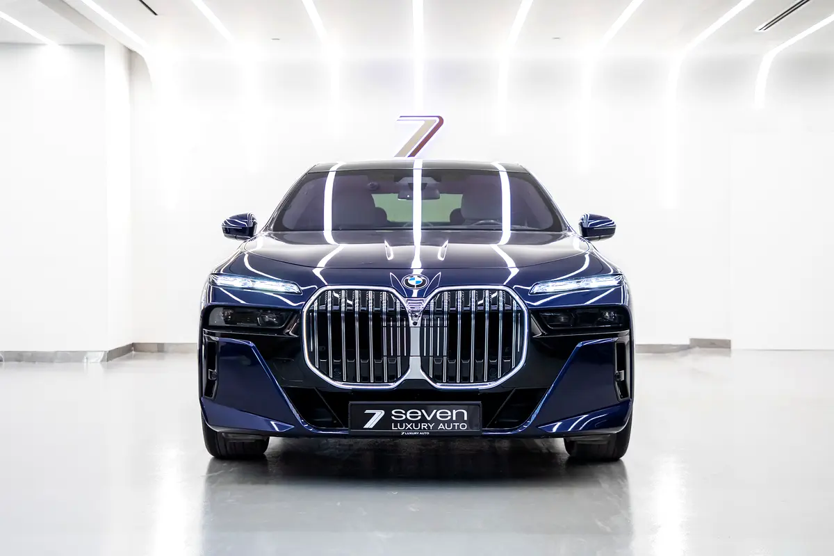 BMW 7-Series 2023 — photo 1 of 15