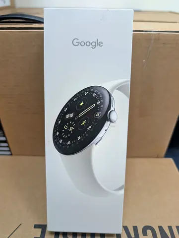 Google Pixel Watch 4/ Montre Google Pixel 4 |
45mm | LTE _ Brand New Sealed Box _ Not Activated.