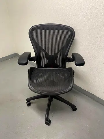 Herman Miller brand chair Aeron Classic fully loaded