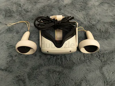 Oculus quest 256GB fairly used + link cable