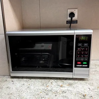BLACK+DECKER 30L Microwave Oven with Grill