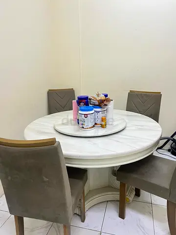 Elegant Round Dining Table