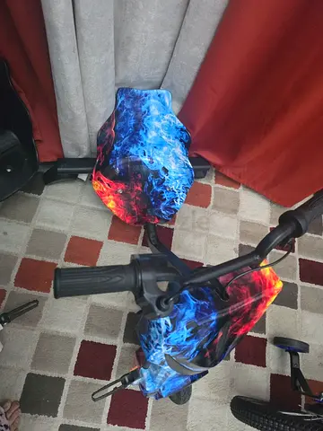 Electric stunt bike