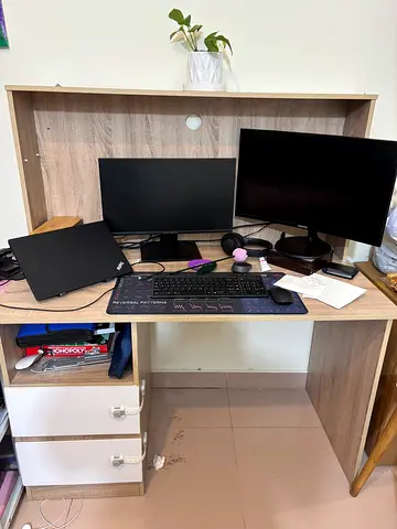 Modern Study Desk from Homebox