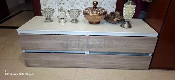 Show cabinet