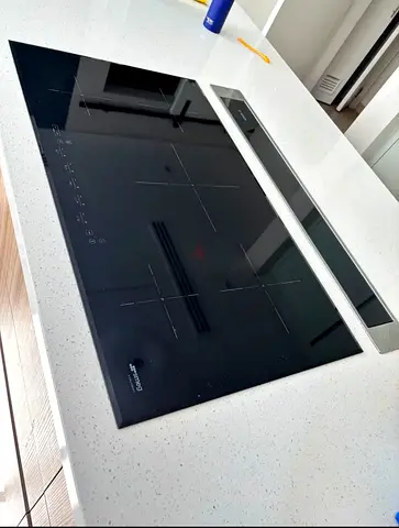 Smeg 90cm Induction Top and Built in Downdraft In Built Kitchen Hood For Sale 90cm For sale