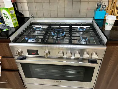 Bosch series 6 cooking range top gas oven electric like new perfect working new model