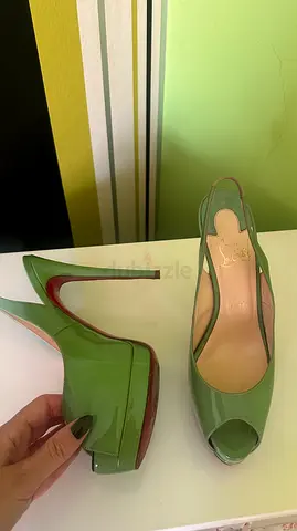 Authentic christian louboutin Elegant Green blue Heels in Excellent Condition size 38