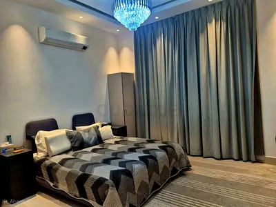 Luxury Calm room in a villa. Fully furnished with access to the kitchen and the yard. Free parking