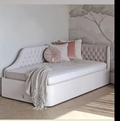 Elegant Daybed Sofa with Storage