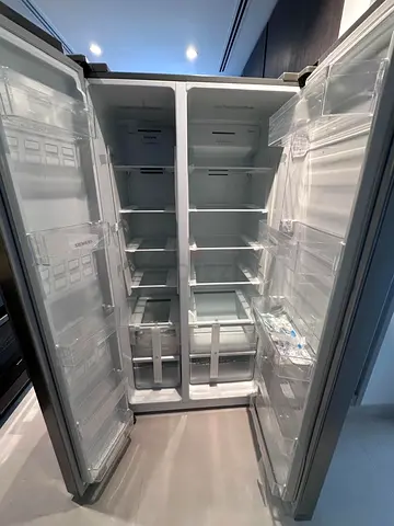 Siemens Brand New Side By Side Refrigerator Freezer Latest Model