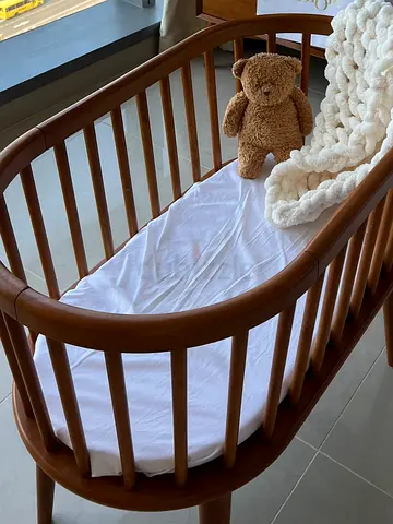 POTTERY BARN Mid Century Beautiful Wooden Baby Crib with Soft Bedding. can’t buy in the UAE anymore!