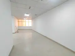 COMMERCIAL SPACE AVAILABLE FOR BUSINESS PURPOSES ON LIVELY LOCATION