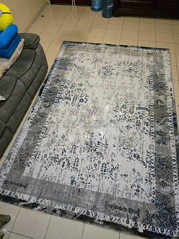 Beautiful Abstract Area Rug - Perfect for Any Room