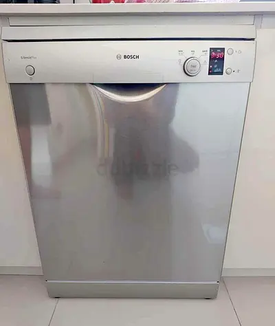 Free delivery Bosch digital 2 rack dishwasher like new condition