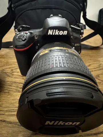 Nikon D750 FX + 24-120mm f/4 VR | 189 Shutter | Like New