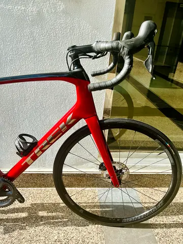 Trek Domane-SL-06- Full Carbon Endurance Rod Bike- shimano- ultegra 11 speed disc brake