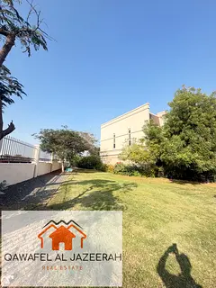 LUXURY VILLA IN UP TOWN MIRDIF 3 bedrooms 1 halls 1 living 1 dining 1 kitchen garden maids room stor