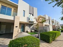 Bright &amp; Airy Townhouses | Great Views | Top Facilities