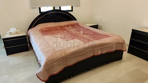 Elegant Queen Size Bed with Storage Nightstands