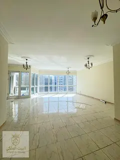 Three bedrooms, a living room, a small maid's room, a laundry room, a balcony, and a sea view. A