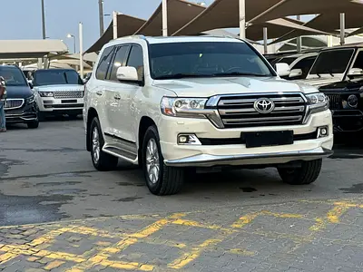 تويوتا لاندكروزر. GXR V8 صبغ وكالة بحالة الوكالة بحالة ممتازة جدا جدا