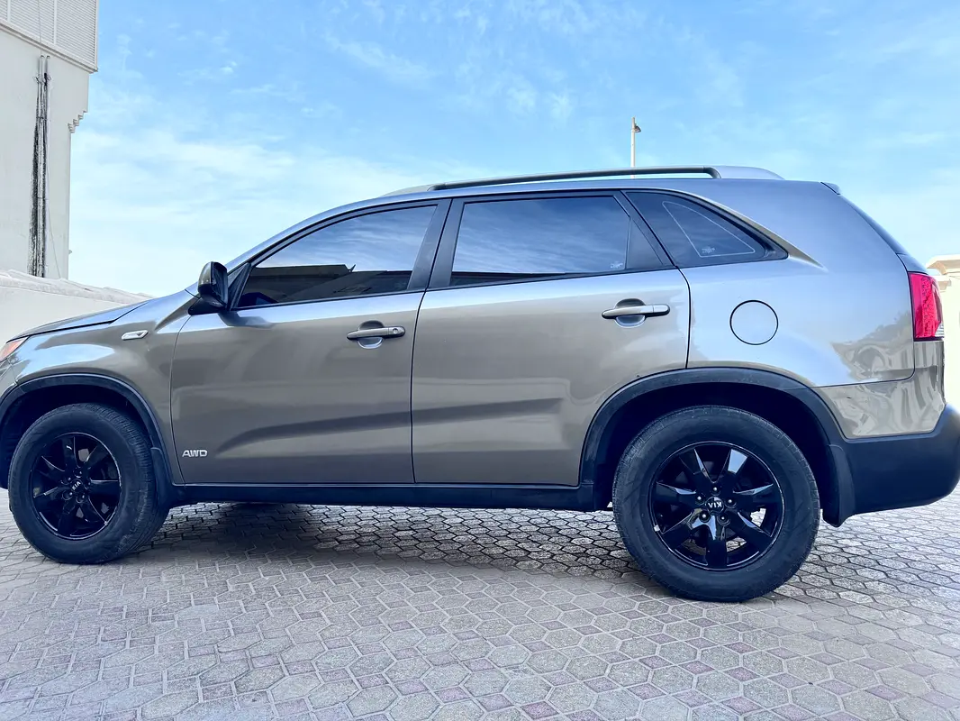 Kia Sorento 2013 — photo 1 of 7