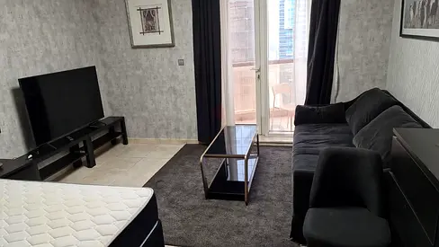 Very nice Big room available now in Marina