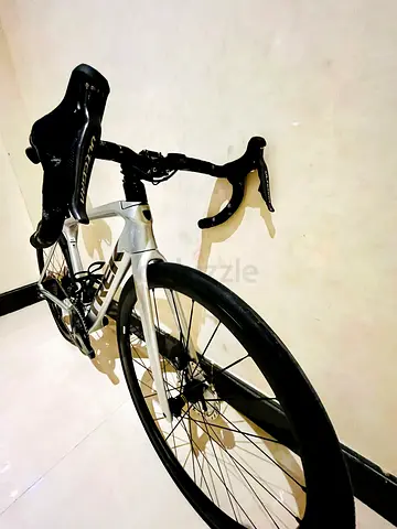 Trek Emonda-SL05-Full Carbon Road Bike - Shimano-Ultegra-11 speed di2 disc brake