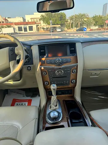 INFINITI QX80 -