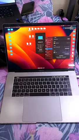 Macbook Pro - Core i7 - 16gb - 500gb- 16 inch display