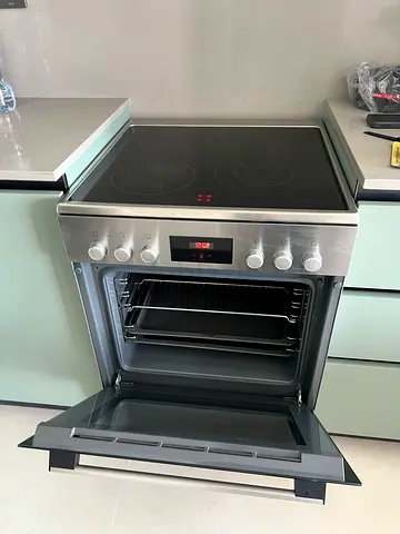 Bosch ceramic Cooker series 4 , stainless Steel , DELIVERY + WARRANTY