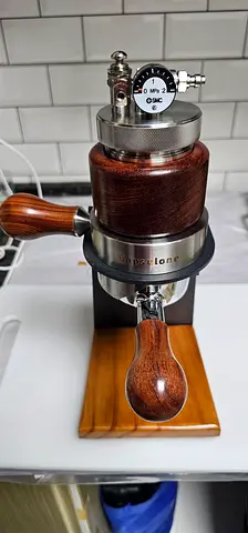 Pneumatic coffee machine portable, maintenance free