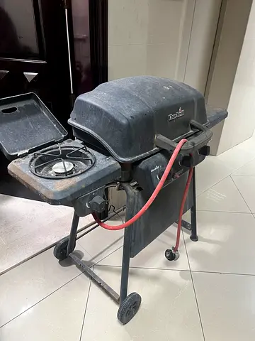 Outdoor grill+ gas cylinder