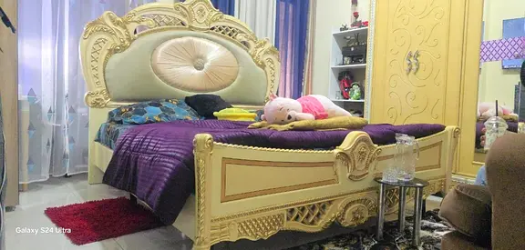 Elegant and Spacious Bed Set with Decorative Elements