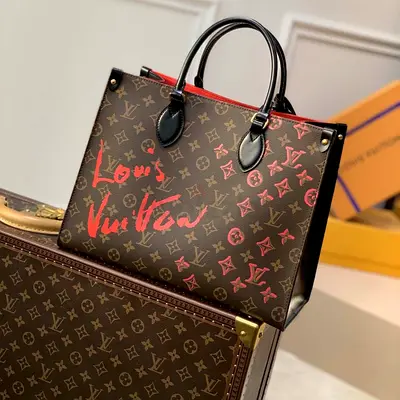 Louis Vuitton Onthego MM Monogram in Brown Canvas