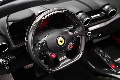صورة 9 لـ 2023 Ferrari 812 GTS