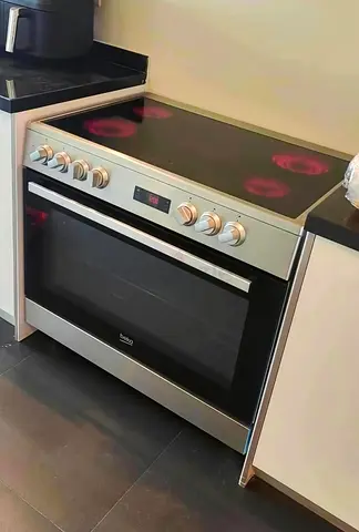 Beko latest model electric cooker size 90/60cm for sale in excellent condition