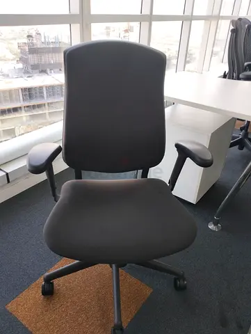 Selling Herman miller Mirra chair, good conditions only little use