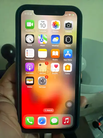 Im selling my Apple iPhone 11 Pro in a stunning green color with 256 GB of storage. This phone has